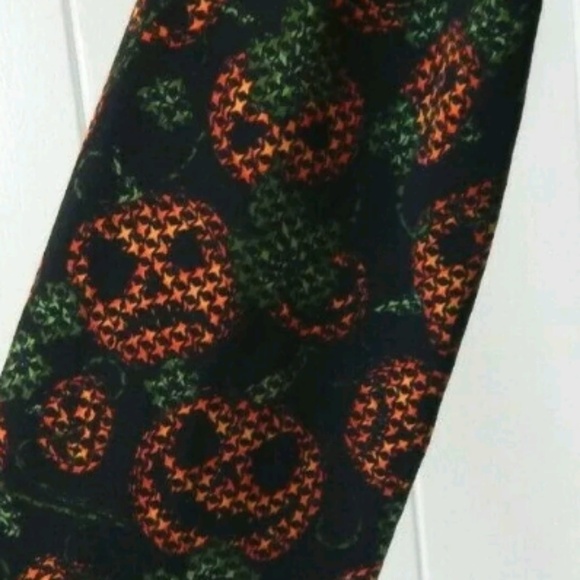 Lularoe Jack-o'-lantern Randy Tee - Picture 2 of 5